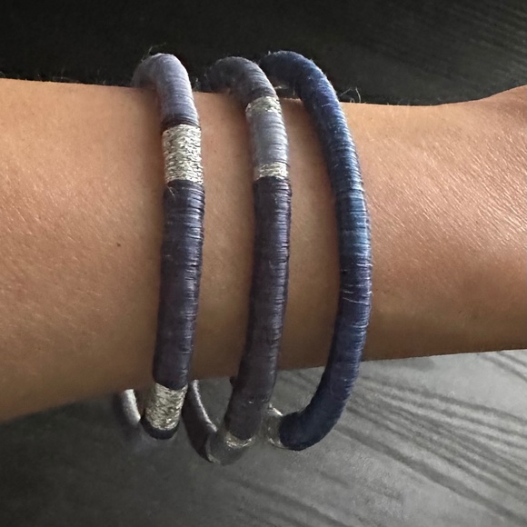 Handmade Flexible Bangle Bracelets from Rwanda - set of 3 blue/silver - Picture 5 of 15